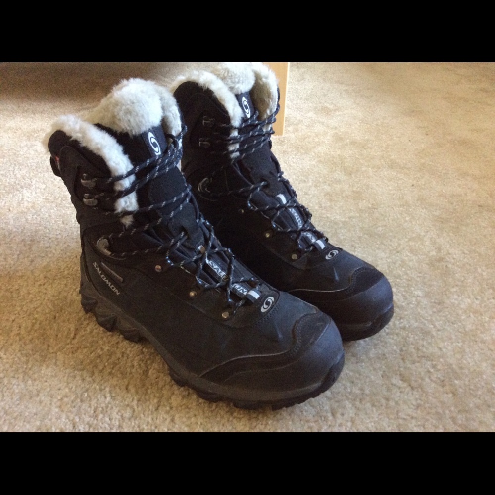 Salomon waterproof snow boots 8.5 EUC